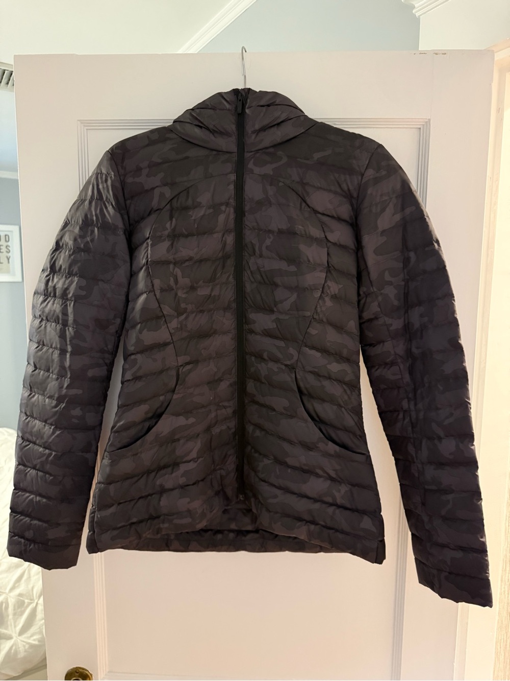 lululemon athletica Women's Black Charcoal Camouflage Puffer Jacket